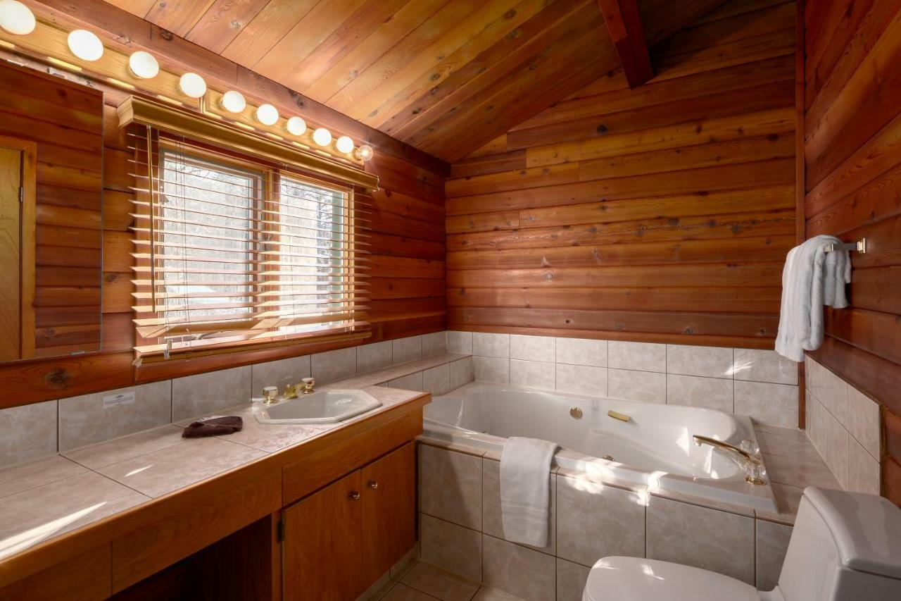 Creekside Cabin Fairmont Hot Springs Extérieur photo