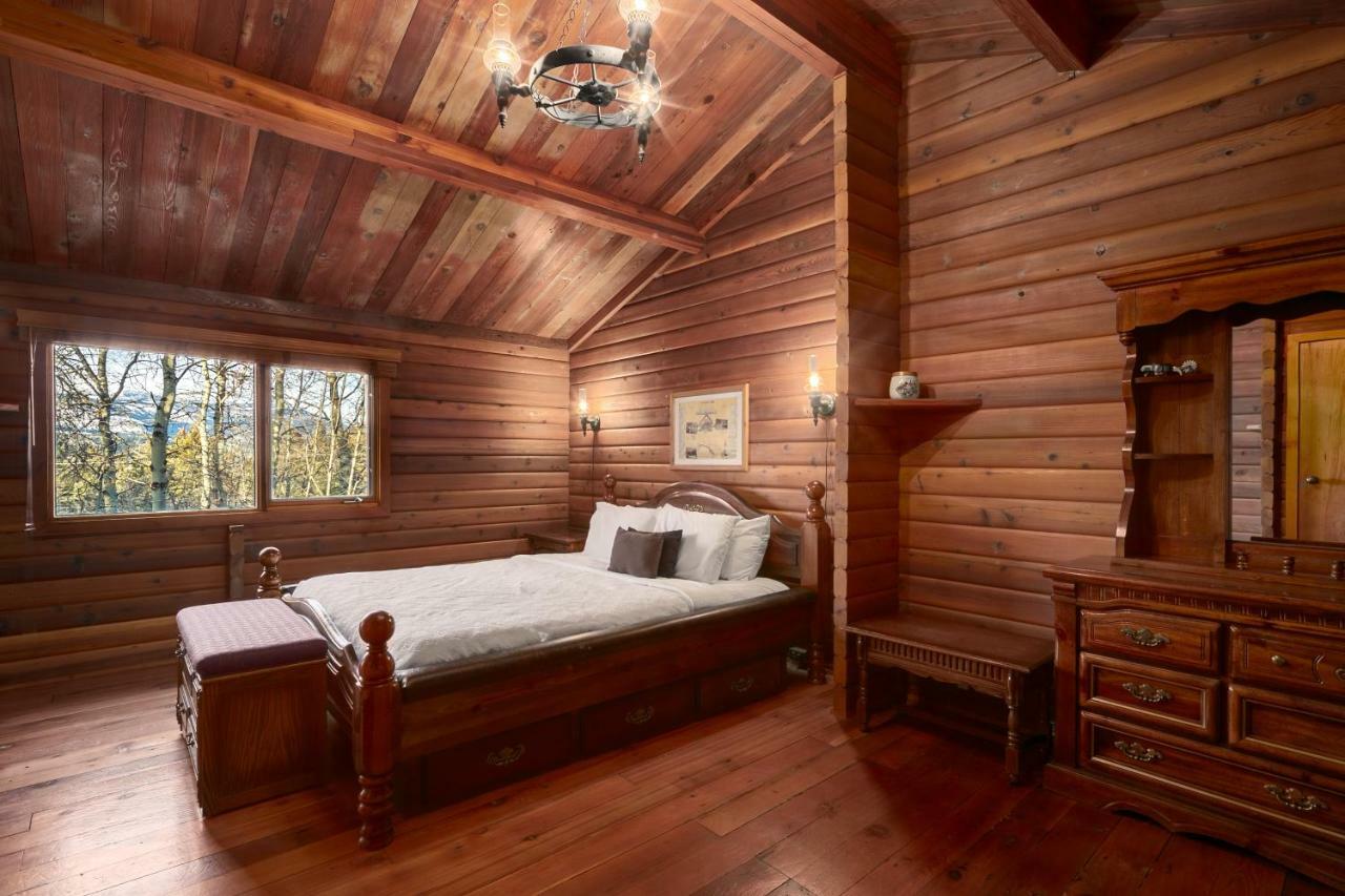 Creekside Cabin Fairmont Hot Springs Extérieur photo